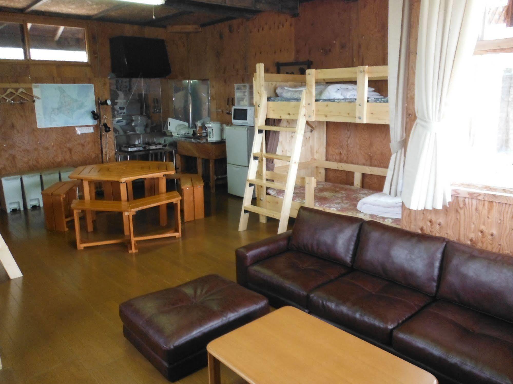 Clione Campground Hostel Shari Buitenkant foto