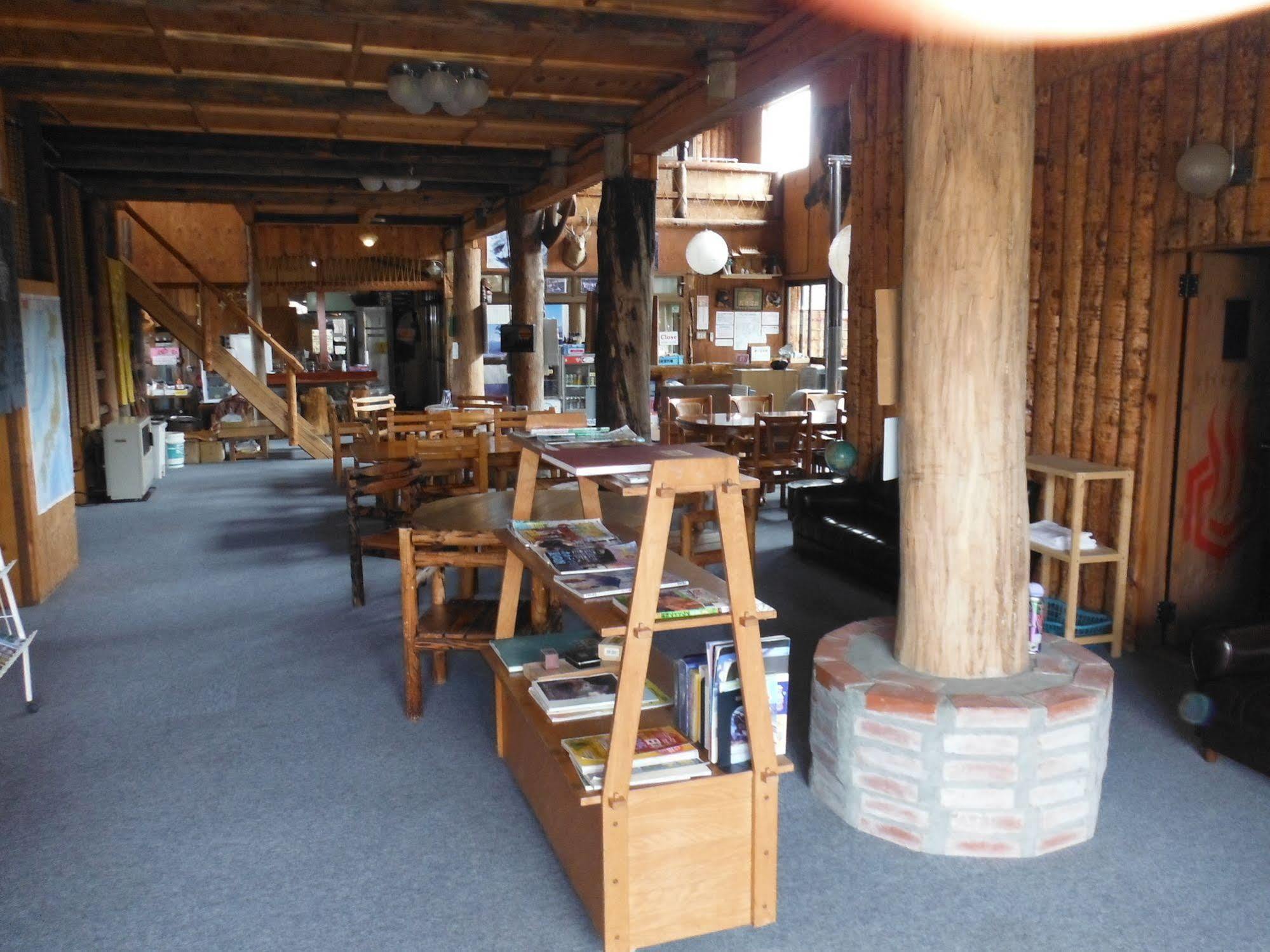 Clione Campground Hostel Shari Buitenkant foto